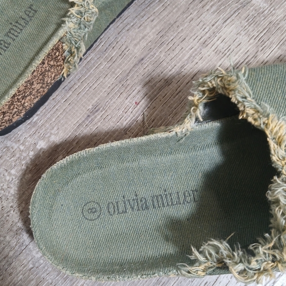 Olivia Miller Green/olive Frayed Buckle Sandals/slide On. Size 8. - Picture 2 of 7